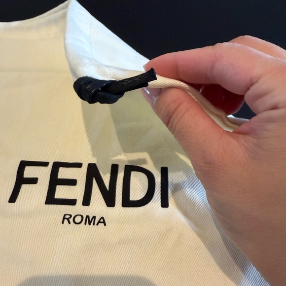 Fendi Ivory Bag with Black Logo - Picture 2 of 5